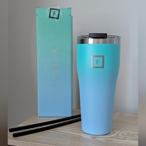Iron Flask 32oz Rover Tumbler In color Sky (Ombre)